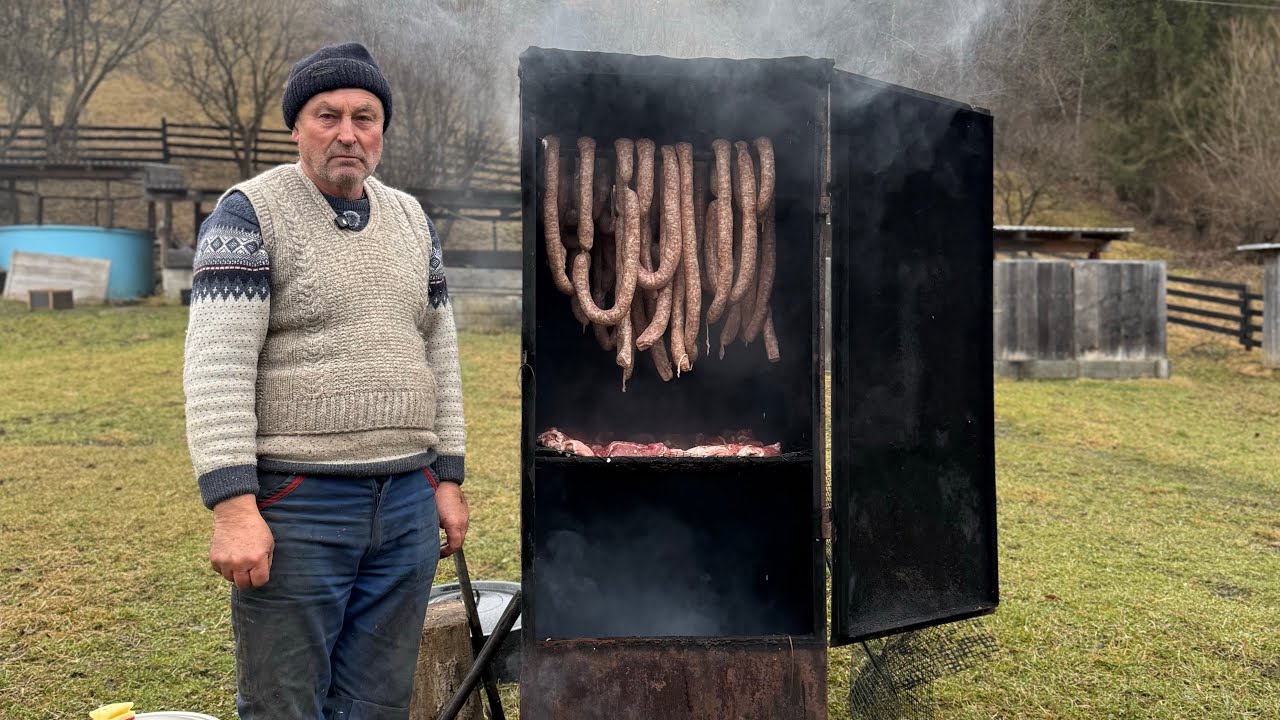 📍 TĂIATUL PORCULUI (prepararea bucatelor): în gospodăria familiei ȘINCARIU din CRUCEA, jud. SUCEAVA