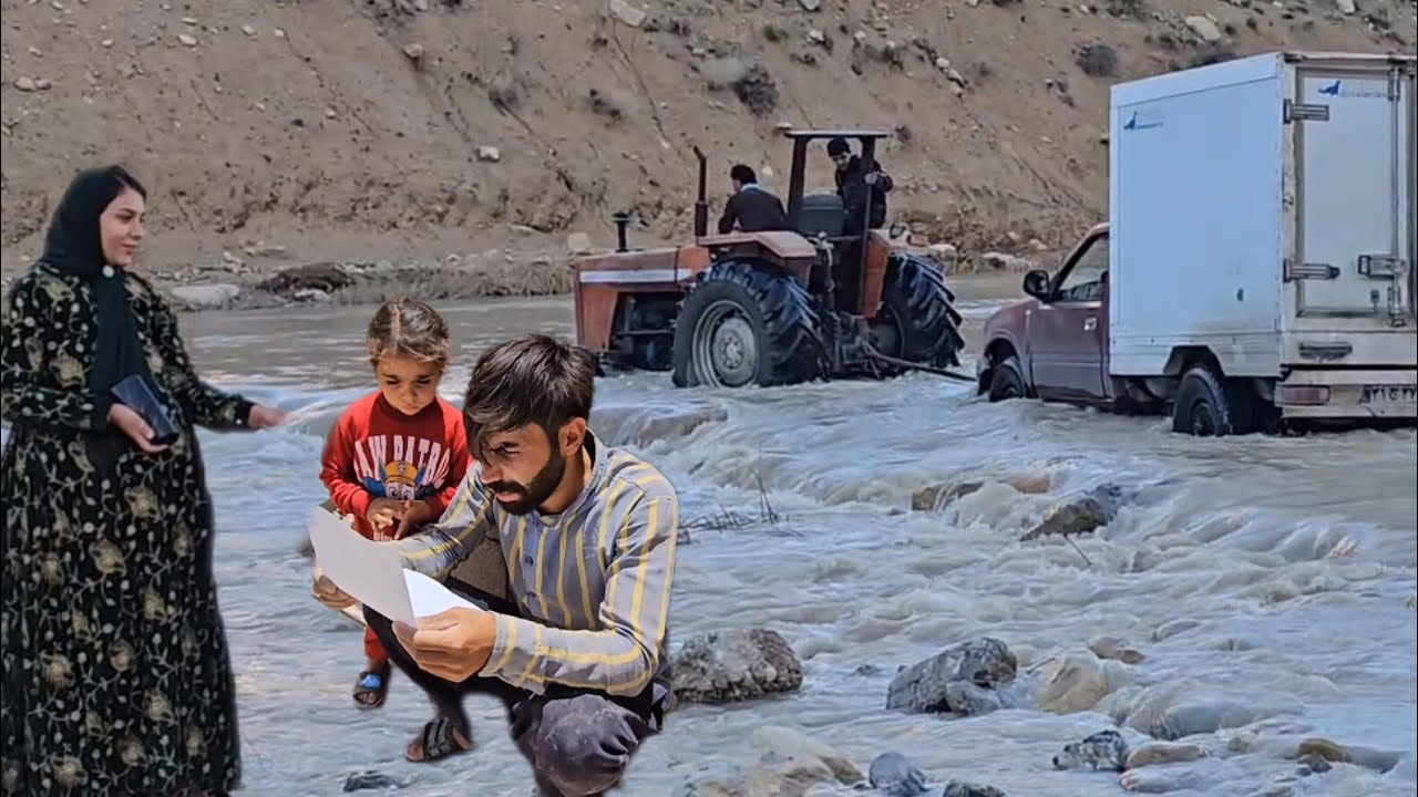 The river's flood and the mysterious story of Soraya, Tayyaba's sister.