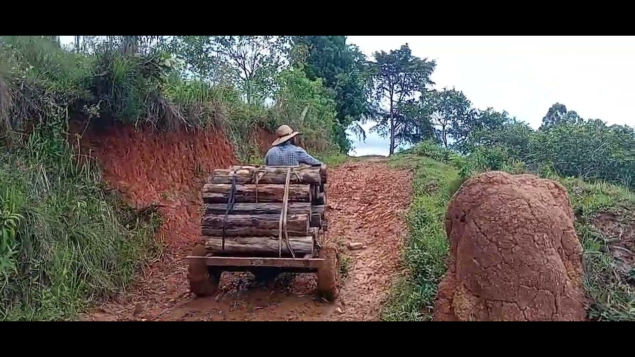 Testado triciclo no barro 