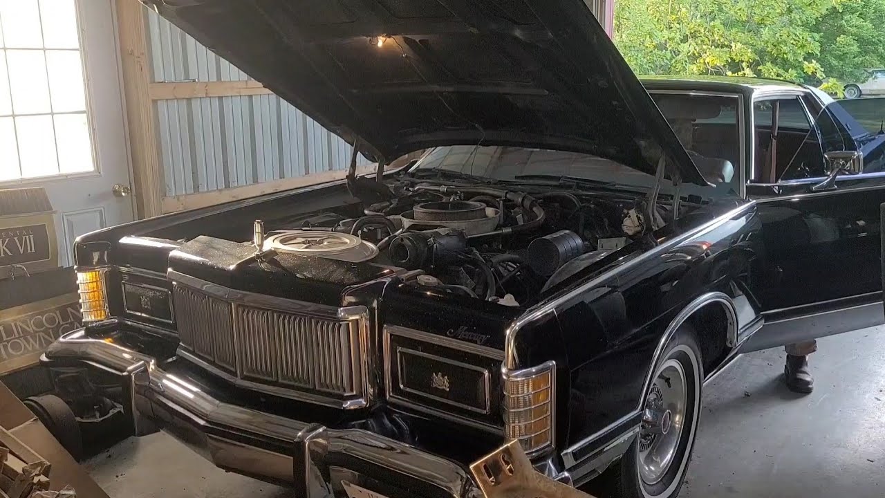 Вытаскиваю свой Mercury Grand Marquis 1978 года выпуска, чтобы немного поездить и заменить привод...
