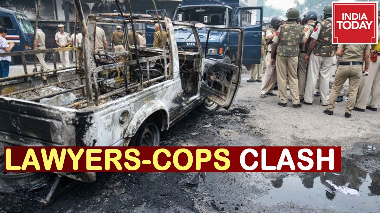 Lawyers, Cops Clash At Tis Hazari Court In Delhi
