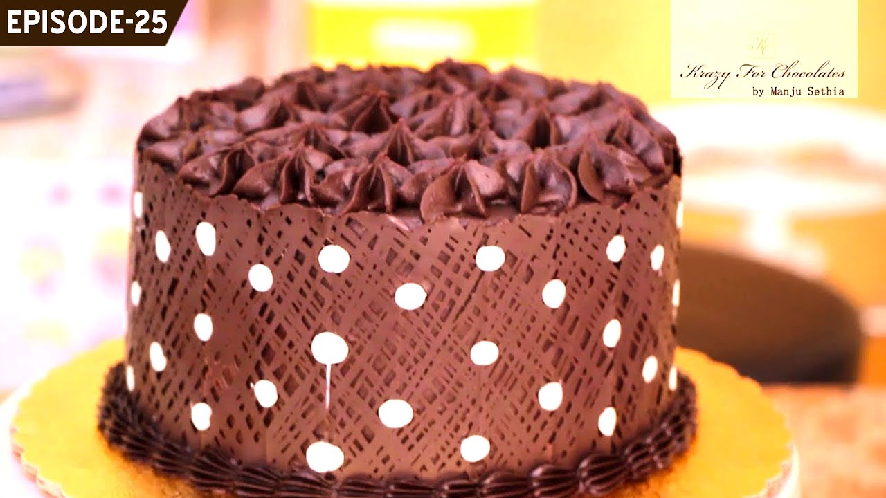 Learn how to make a quick and easy polka dot collar and place it around any cake