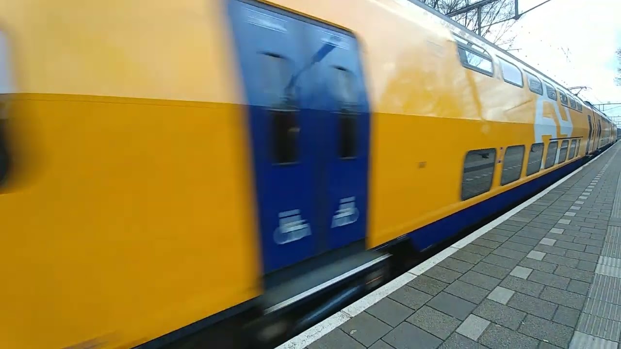 VIRMm 2/3 arriveert op station Veenendaal De Klomp // Treinenspotter Royi