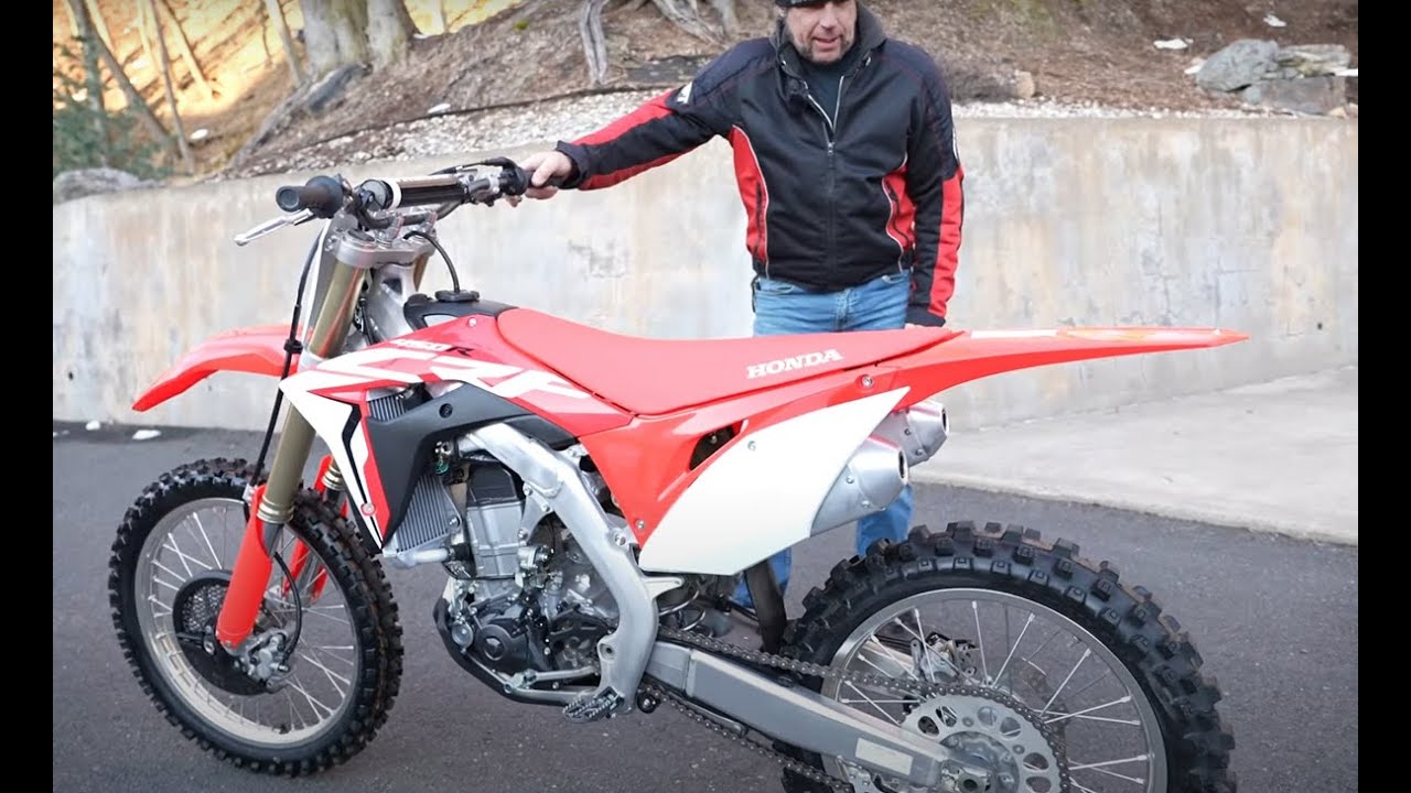 Абсолютно новый Honda CRF450 2017 года, никогда не выезжал по бездорожью, пробег 0 часов