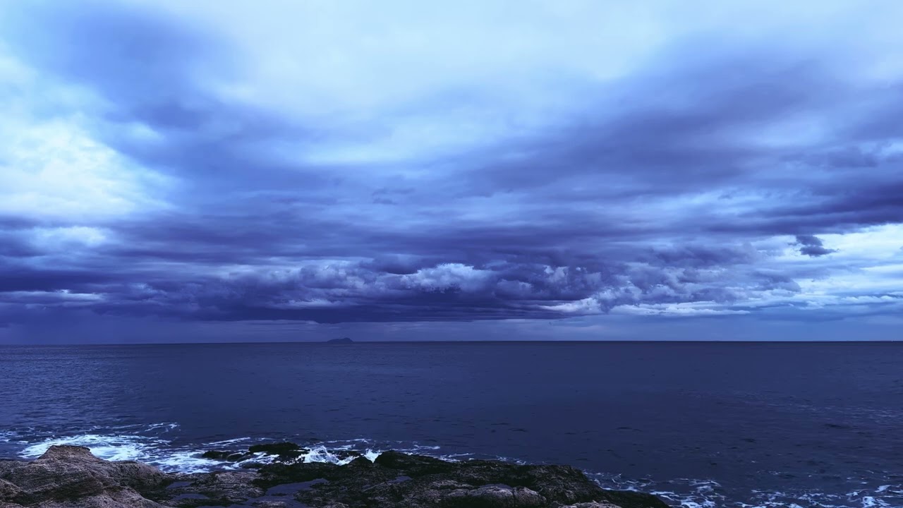 Gentle Evening Sea Storm 🌊 1 Hour Relaxing Ocean Waves & Dramatic Sky 
