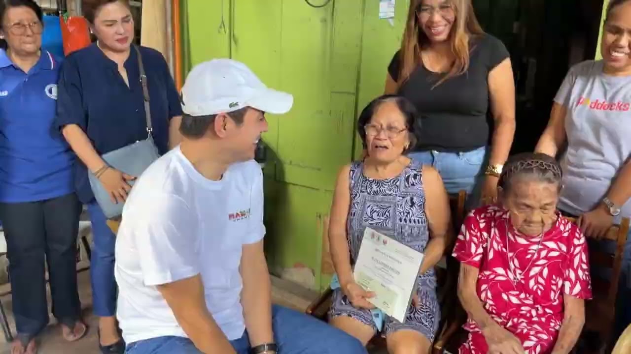 *Yorme Isko personally delivers the ₱100,000 cash gift to centenarian Lola Juana in Pandacan, Manila