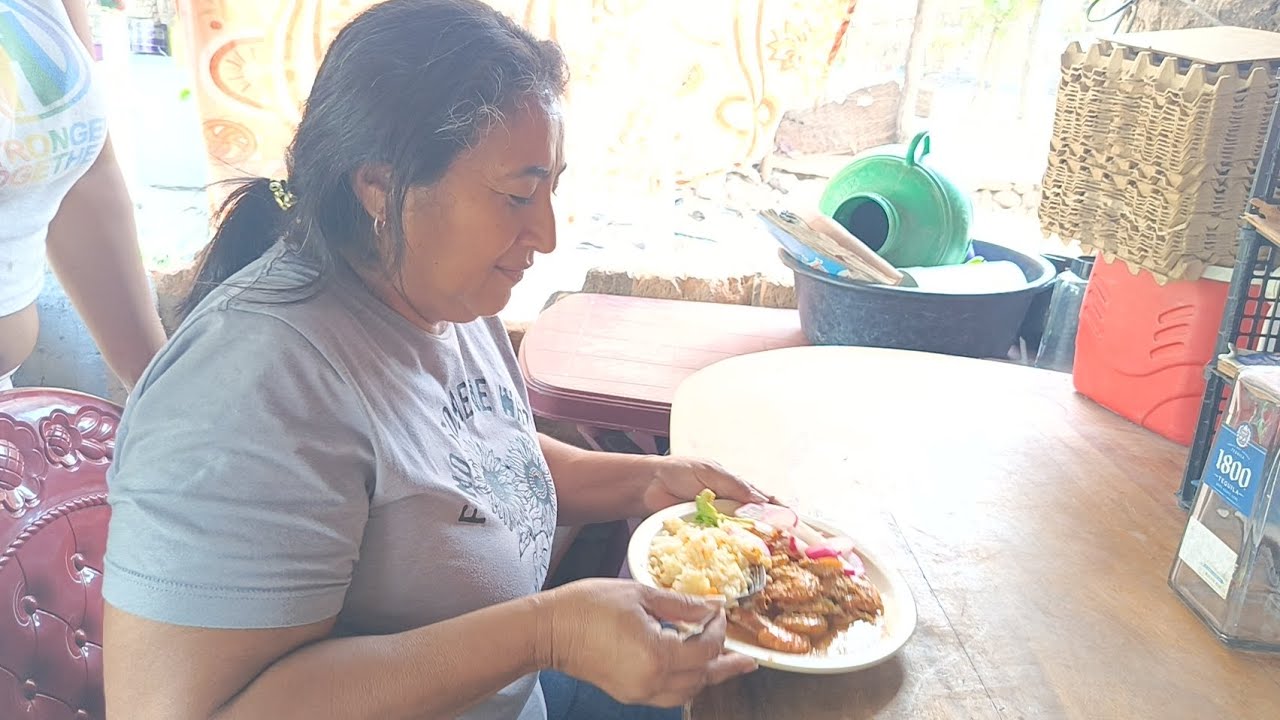 Celebrando el cumpleaños de mi mamá 🥳😍 le hicimos un delicioso almuerzo 🤤