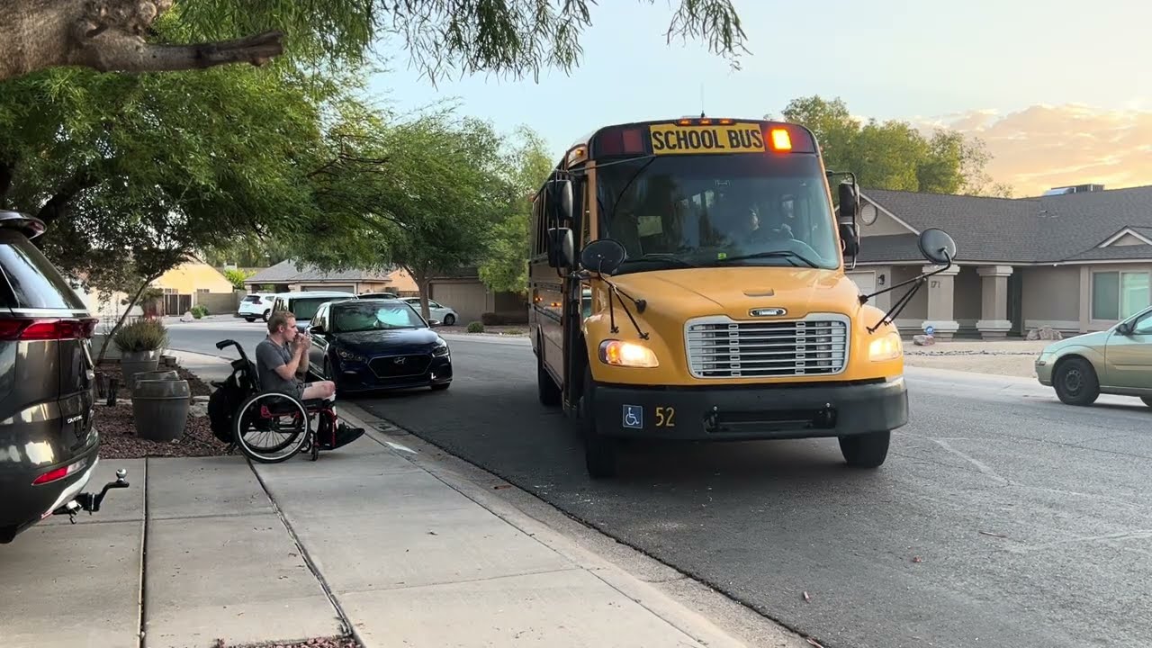 Thursday Sagan bus
