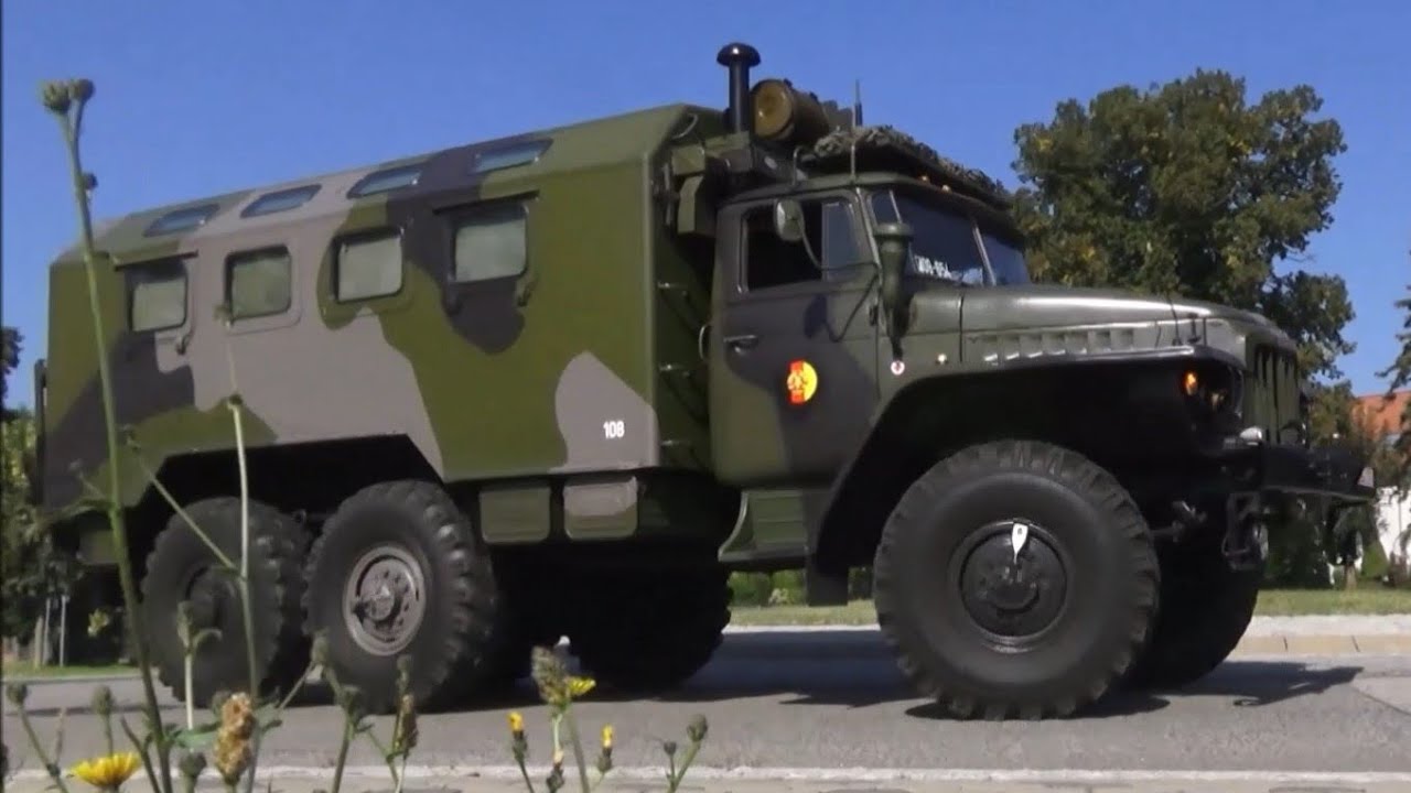 Ural 375 D rollt durch den Huy