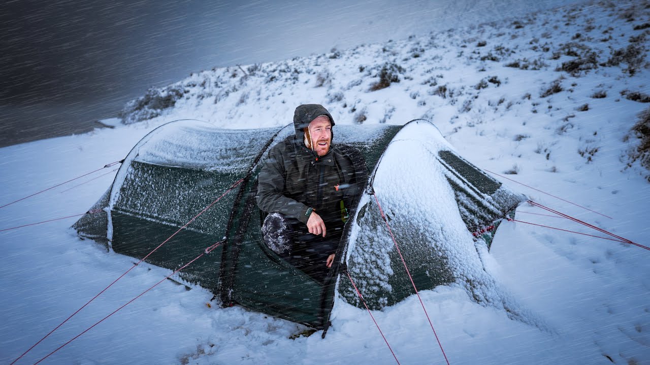 CAMPING in a BLIZZARD - SNOWSTORM Tent Camping