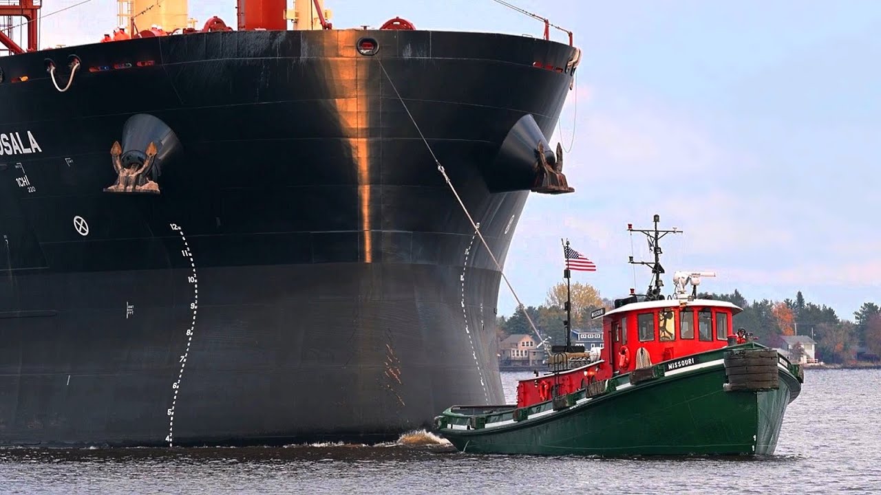 Musala - Two 90-Year Olds Help a New Ship Across the Harbor