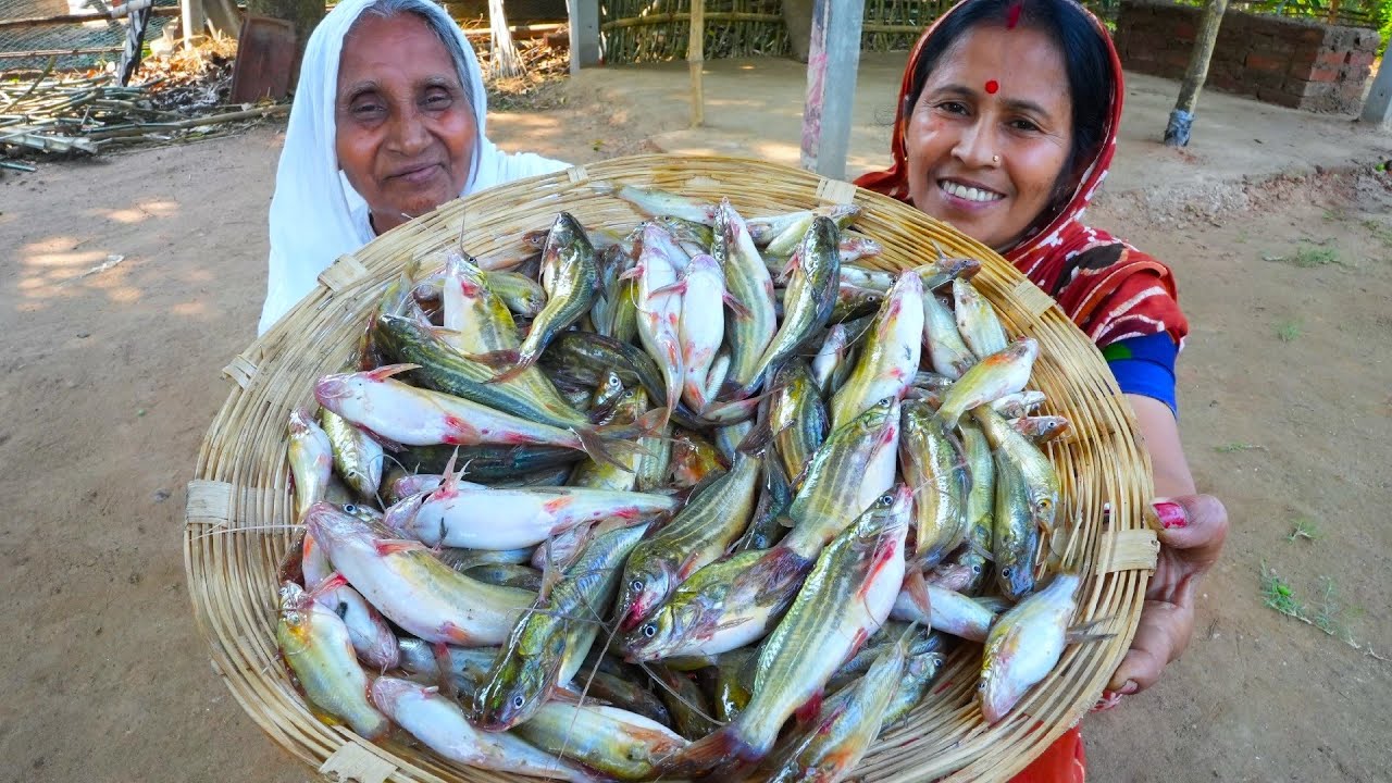 ডিমভর্তি ট্যাংরা মাছের রসা সঙ্গে দেশি টেংরা মাছ দিয়ে কচুর লতি রান্না | Tangra mach recipe villfood