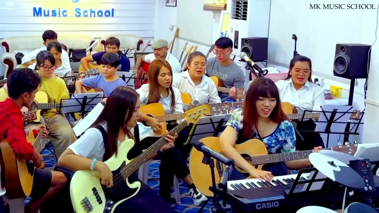 (ဒေါသစိတ်လေး၃၆၀မိနစ်)မင်မင်တို့Guitar Class မှကျောင်းသားများအပျော်လေးစုတီးဖြစ်ကြတဲ့သီချင်းလေးပါရှင့်