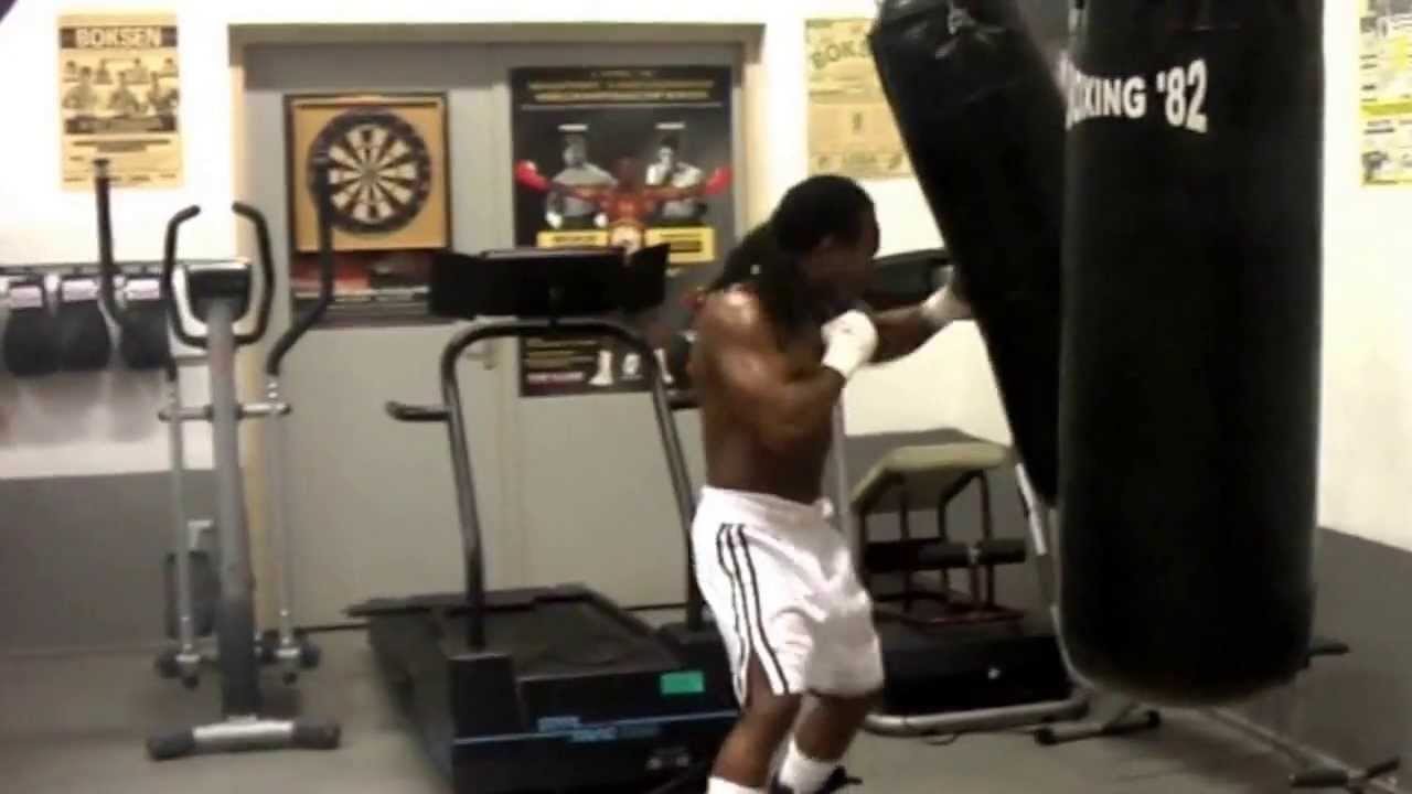 Warming up zak training met Tyrone Spong gala Boxing 82 in Rotterdam