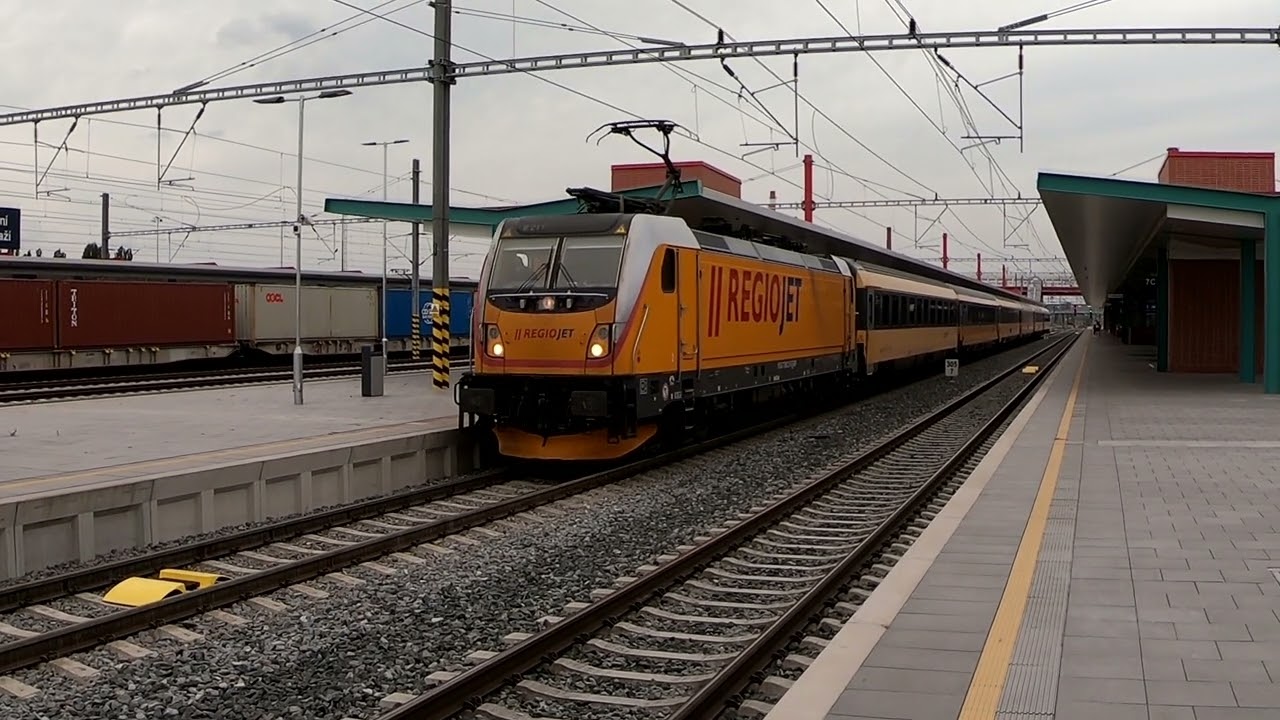 Pociągi na stacji Pardubice Hlavní Nádraží - Czechy
