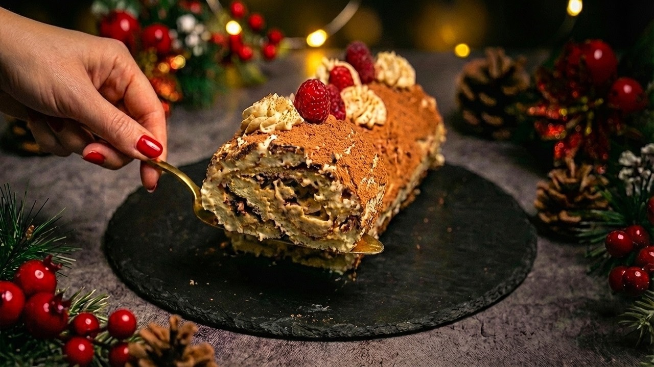 Воздушный рулет с нежнейшей начинкой тирамису 🍰 Простое приготовление десерта-праздника!