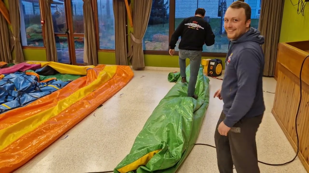 Ludyparc : plier un jeu gonflable