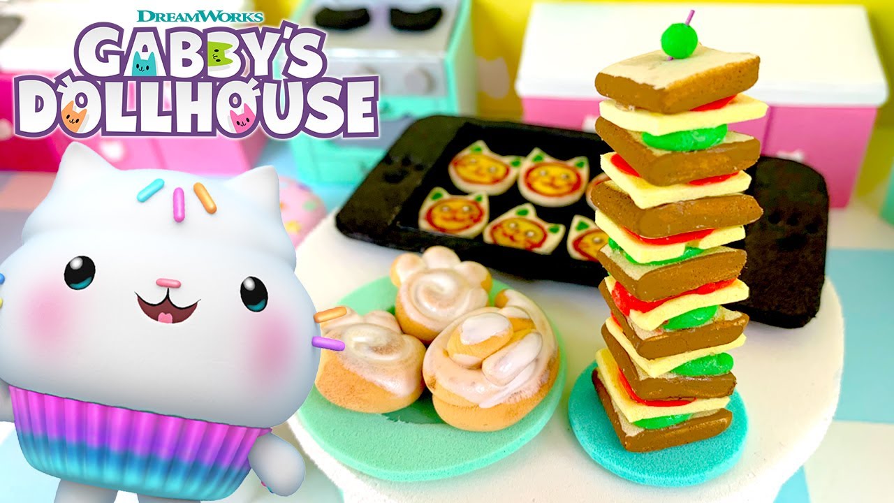 Kleine Leckereien in Kuchi's Kitchen zubereiten! | GABBY'S DOLLHOUSE