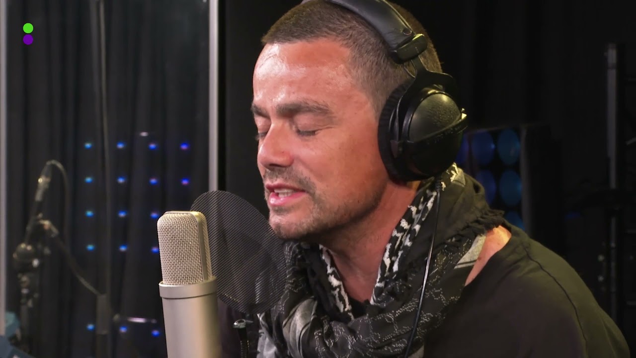DINAND - The Highest Of All (live, solo performance @Radio538)