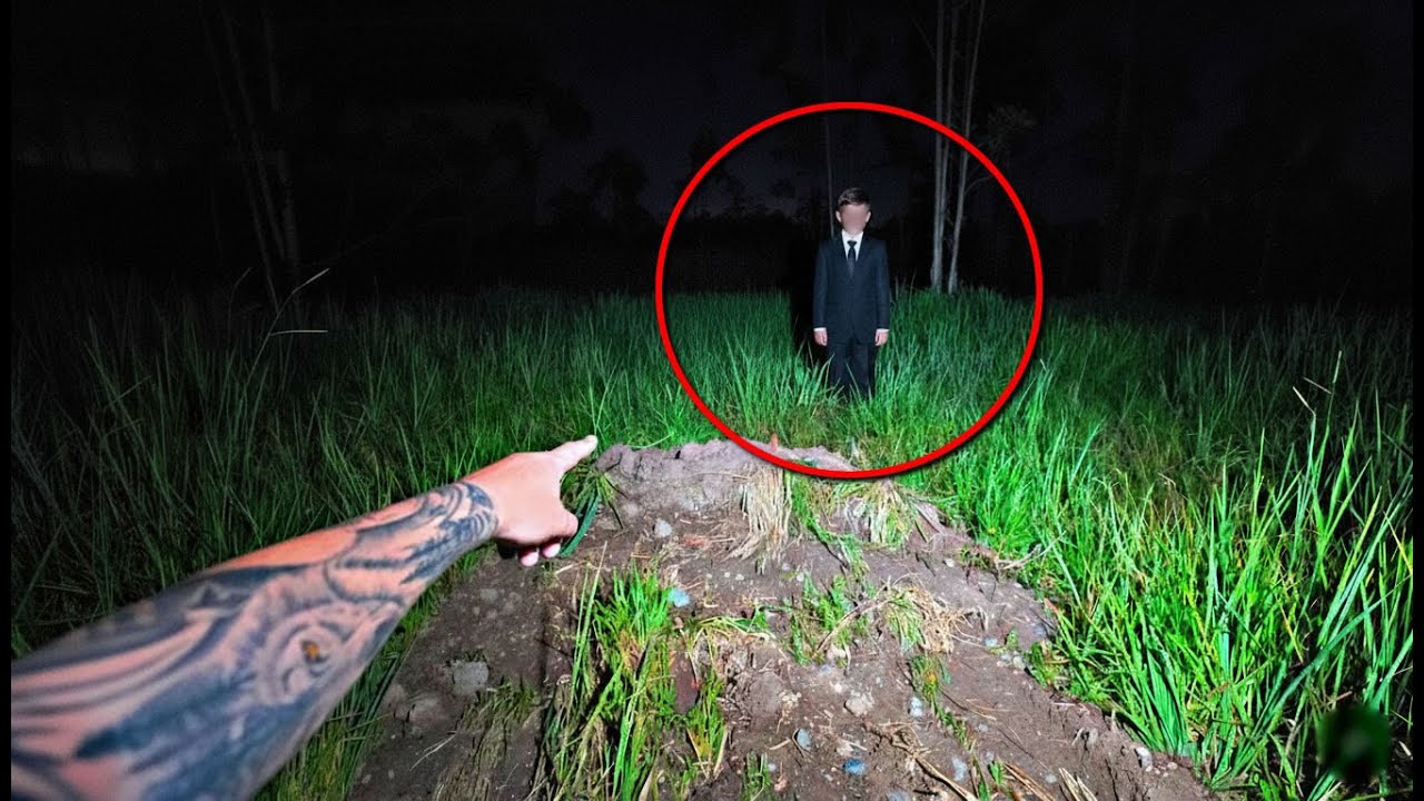 MENINO DE TERNO PRETO SEM ROSTO APARECE NESSE LOCAL!