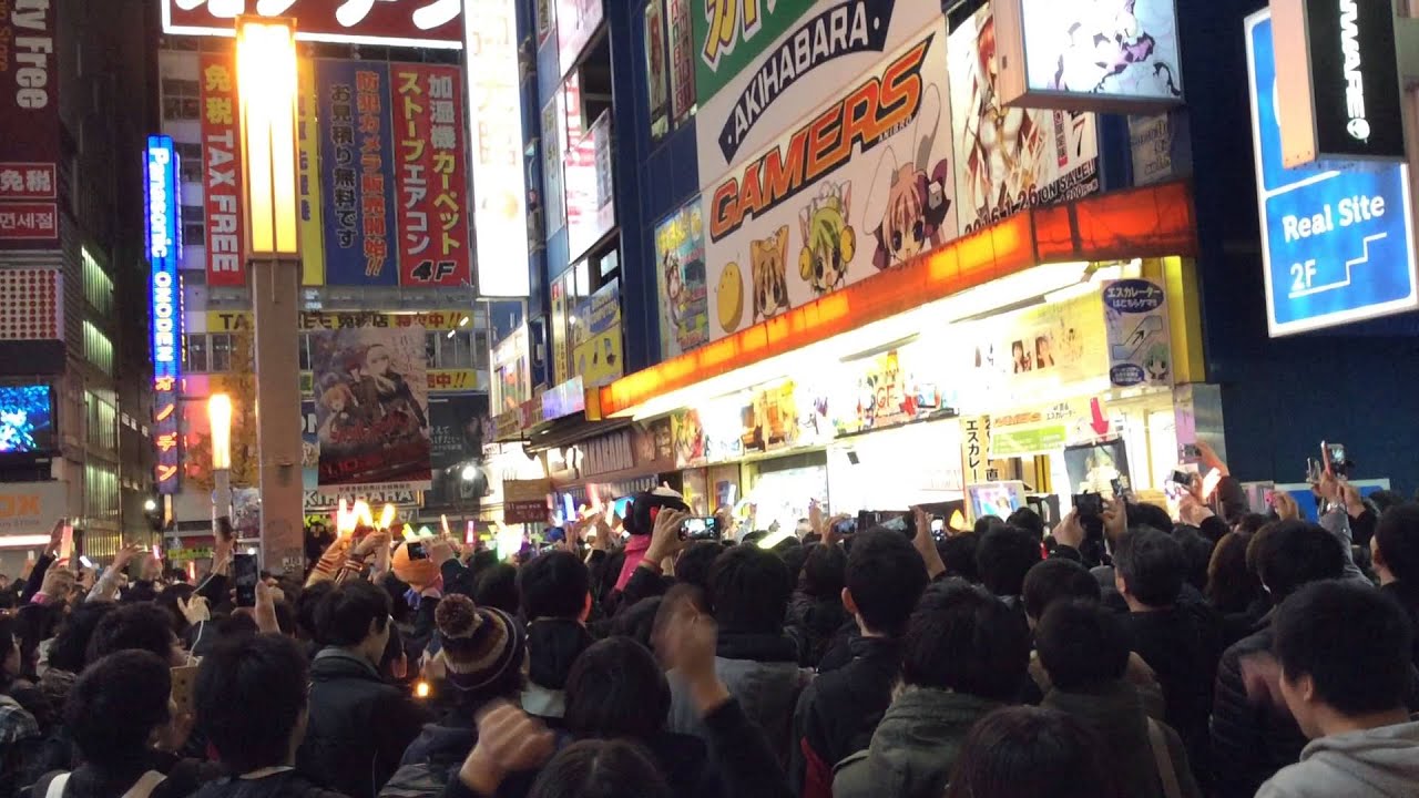 μ's紅白歌合戦出場時の秋葉原 at ゲーマーズ秋葉原本店前