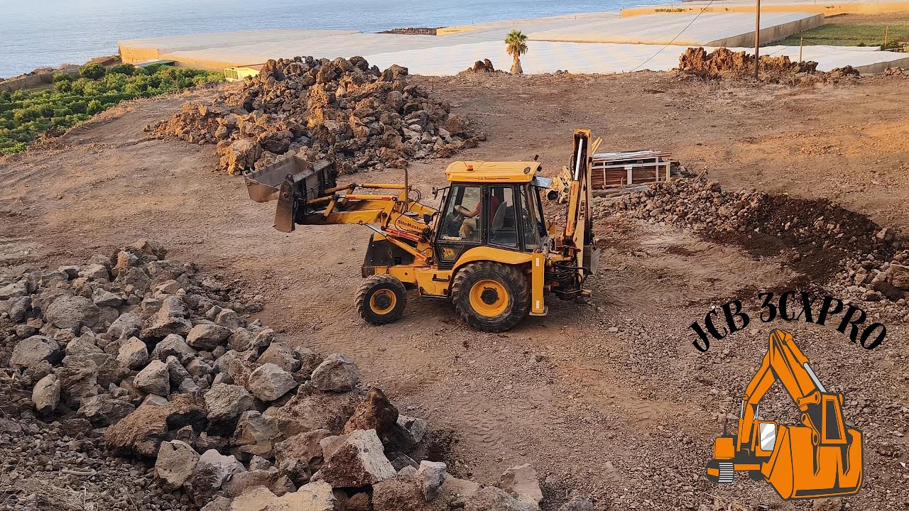 Piedras en Movimiento: JCB 3CX Pro en el Trabajo