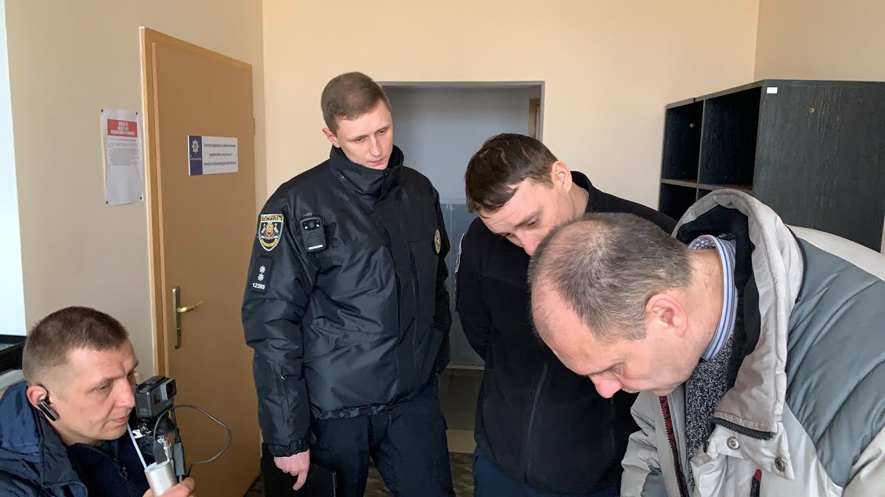 Патрульный Большов сошёл с ума - пригласил водителя на рассмотрение дела и убежал!