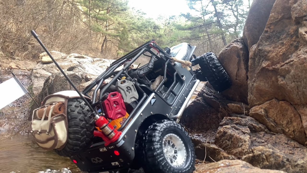 Axial® SCX10™ III Jeep® CJ-7/Ice Valley Rock Clawler