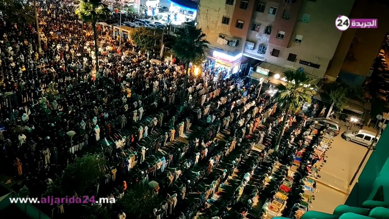 ألاف المصلين بمسجد الأندلس يؤدون صلاة التراويح بصوت القارئ الشيخ العيون الكوشي 