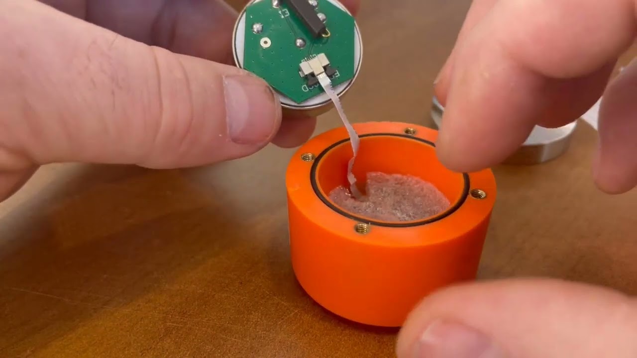 How to Change the Battery in the Phantom EPH-V10/V11 Expert (gen 1) sensors.