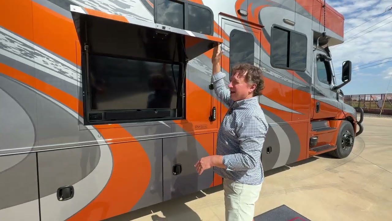 Видеоролик о том, что 2026 Showhauler 1.5 Bath Bunkhouse ПРОДАН