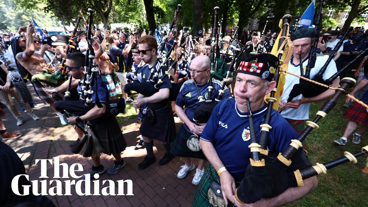 Scotland fans march through Stuttgart with bagpipes and drums
