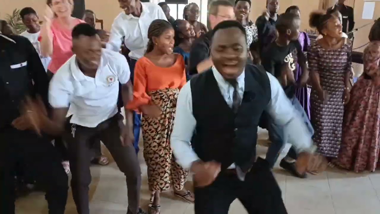 LEO  DEC 9 KANISA LA KIINJILI LA UAMSHO WAPO KANISANI KUMWABUDU MUNGU