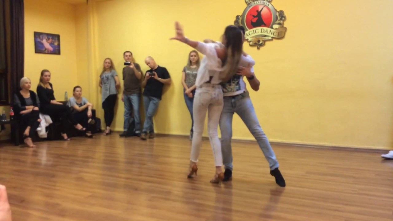 Bachata Intermediate (Lesson Demo) - Razvan&Oana