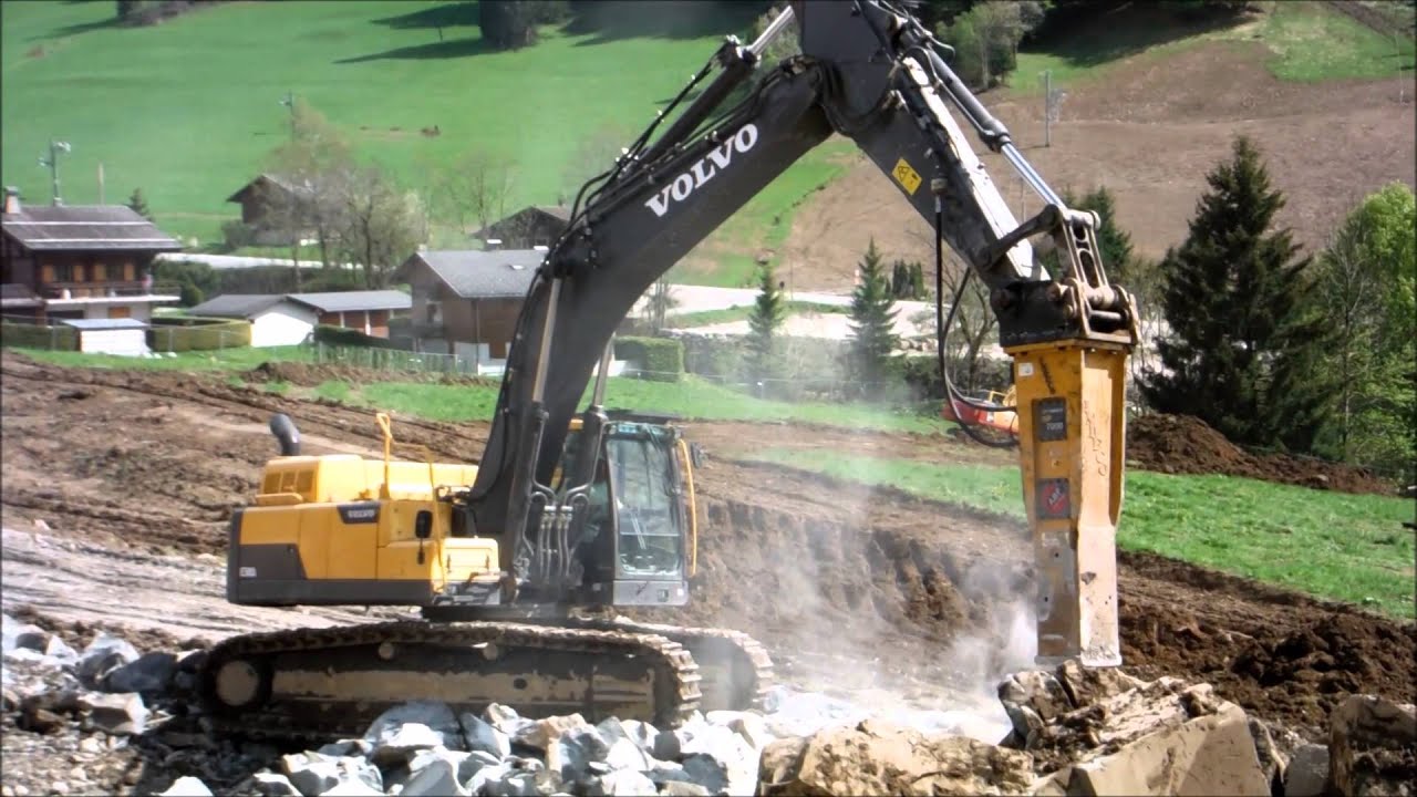 Marjollet TP Volvo EC 380 D L au BRH terrassement &agrave; La Clusaz