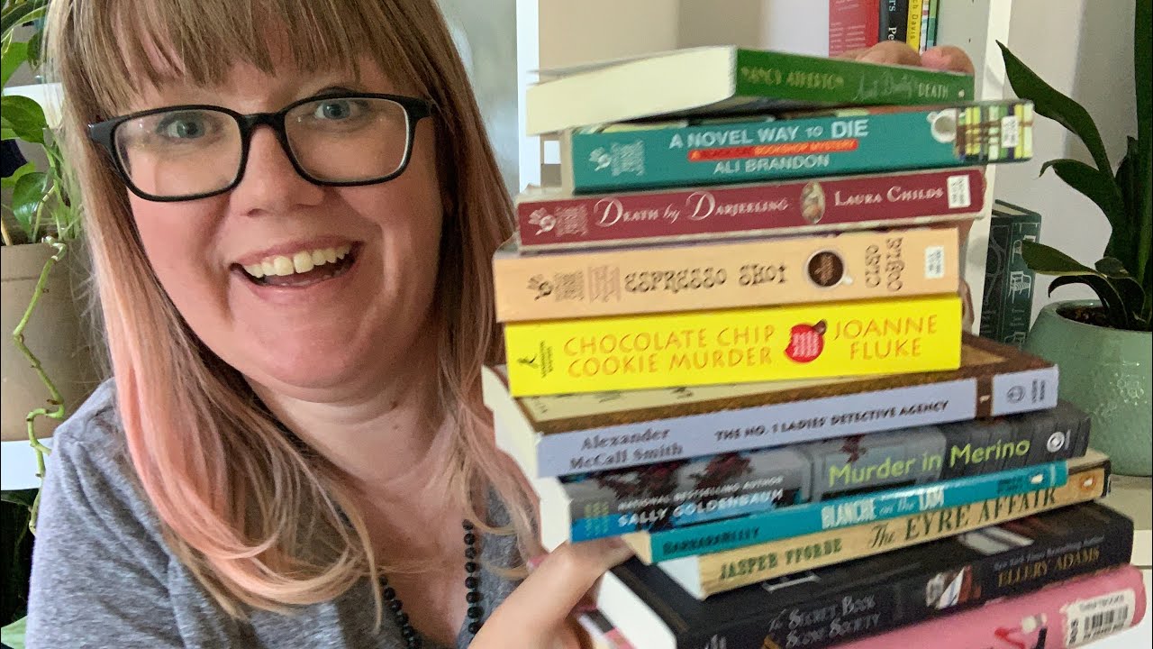 SUMMER READING PLANS // trying ALL the cozy mysteries
