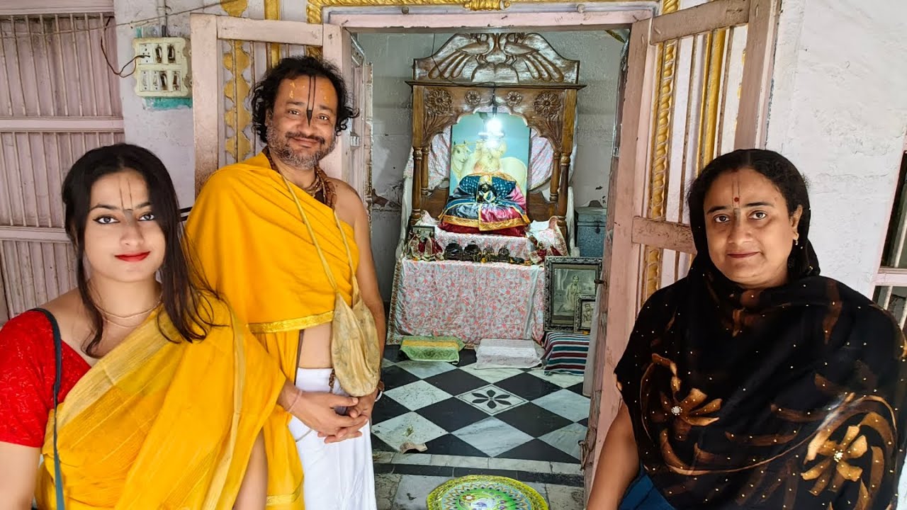 Prabhupad Shrila Prem Gopal Goswami with family in Vrindavan, 4.11.2023