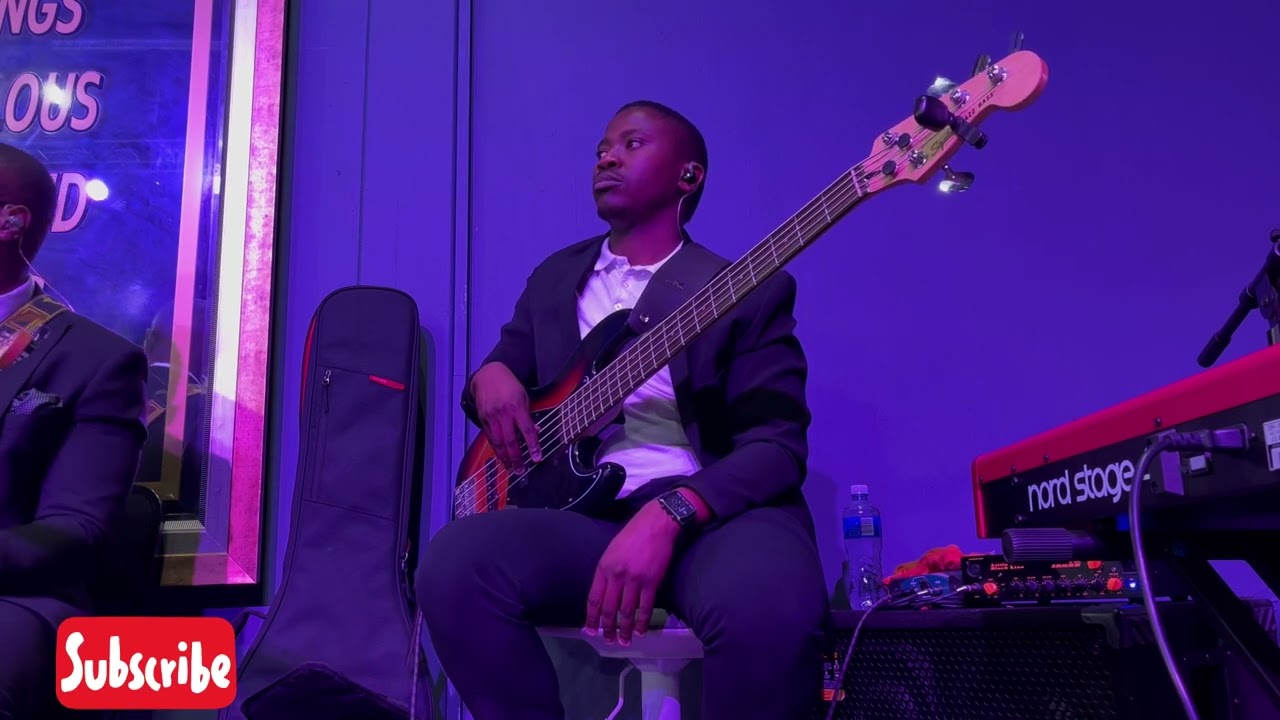 Alikho Igama/Umuhle Baba-Xolly Mncwango