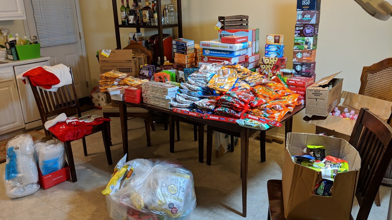 Corporate Waste in America. MASSIVE Dumpster Dive Haul!