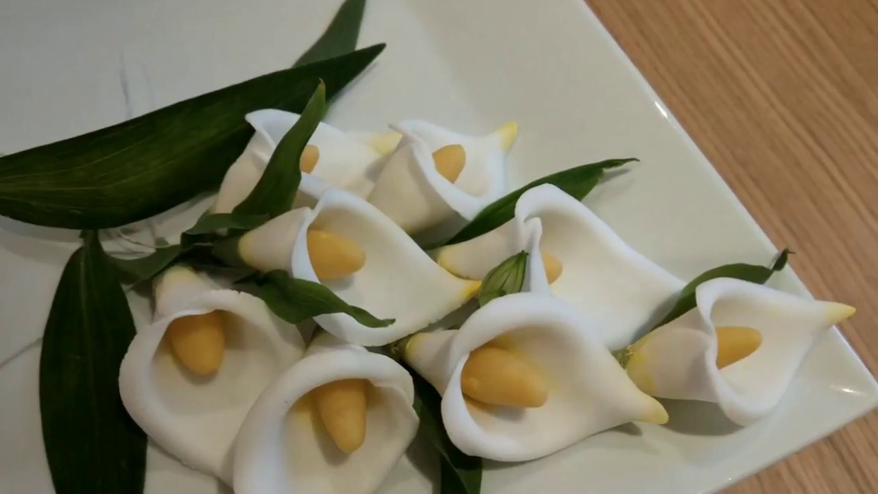 طريقة عمل ورد كالا الزنابق بعجينة السكر / How To Make a Gum Paste Calla Lily