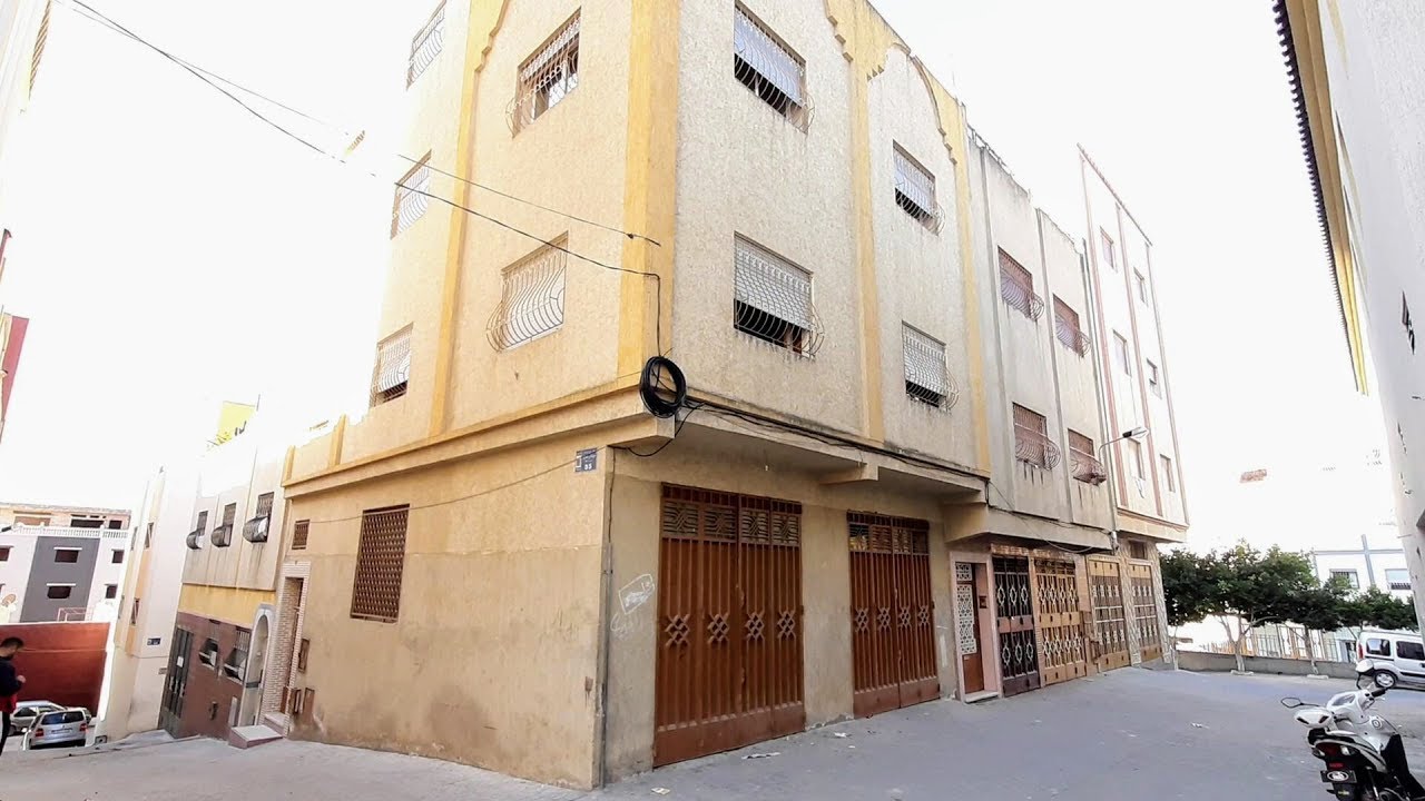 دار للبيع في طنجة تجزئة بنخلدون المساحة 90 متر محفضة لها وجهتان بكاراجات