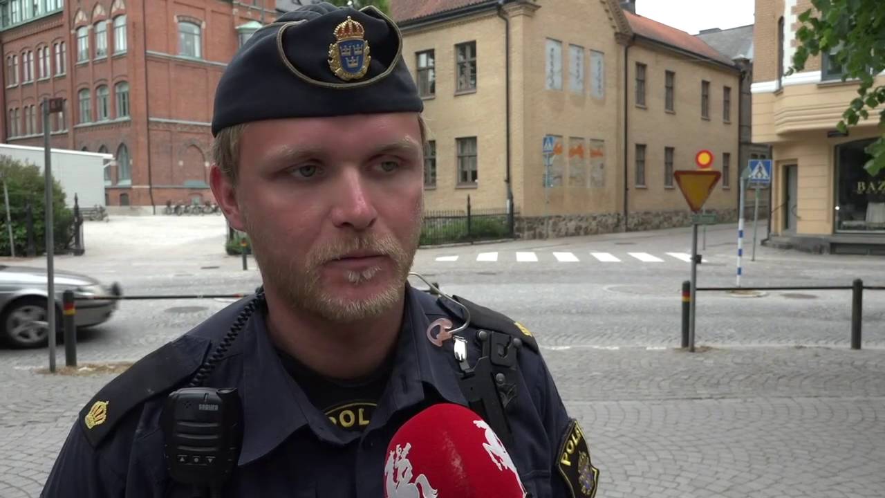 Polisen som kollar Lunds studentflak