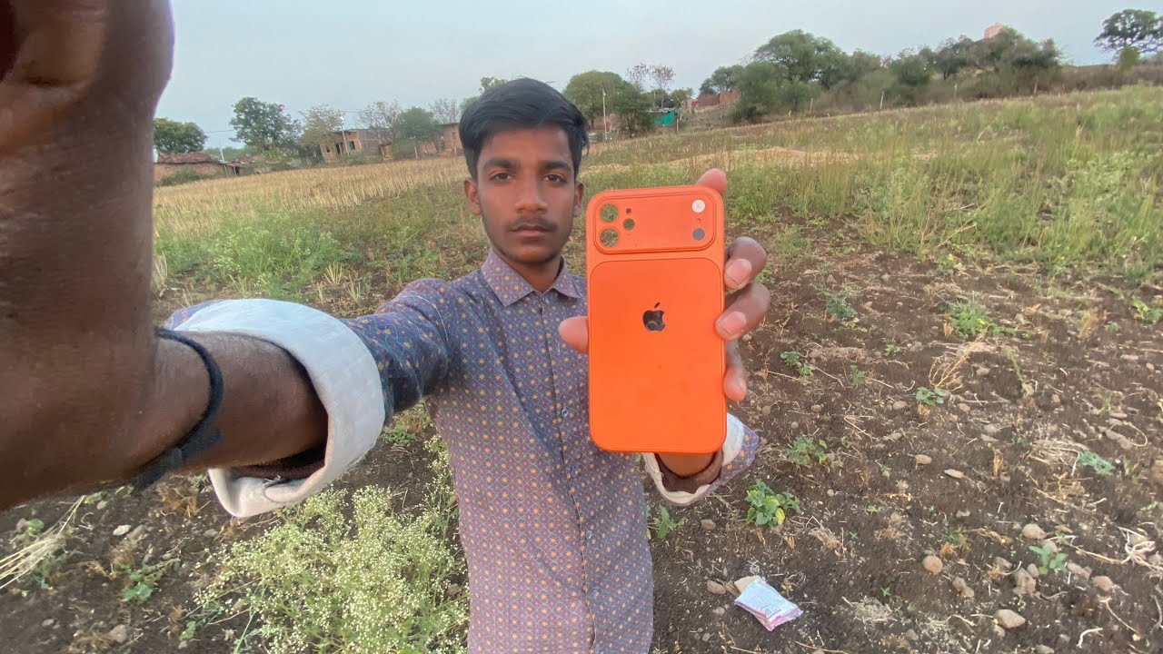 ￼ Aaj iPhone Ka Cover Aa Gaya 😲