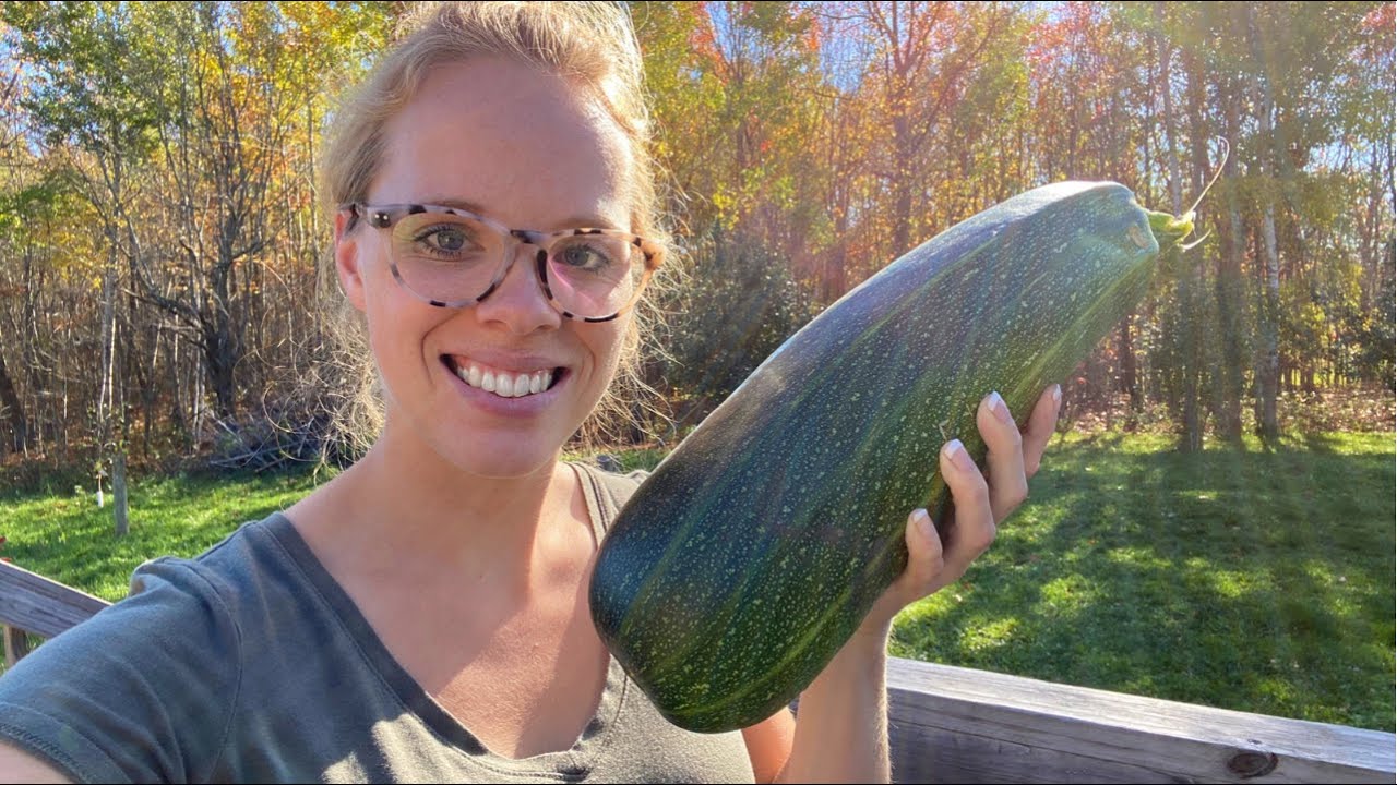 Using Oversized Zucchini To Make The Best Zucchini Crisp! 🥒