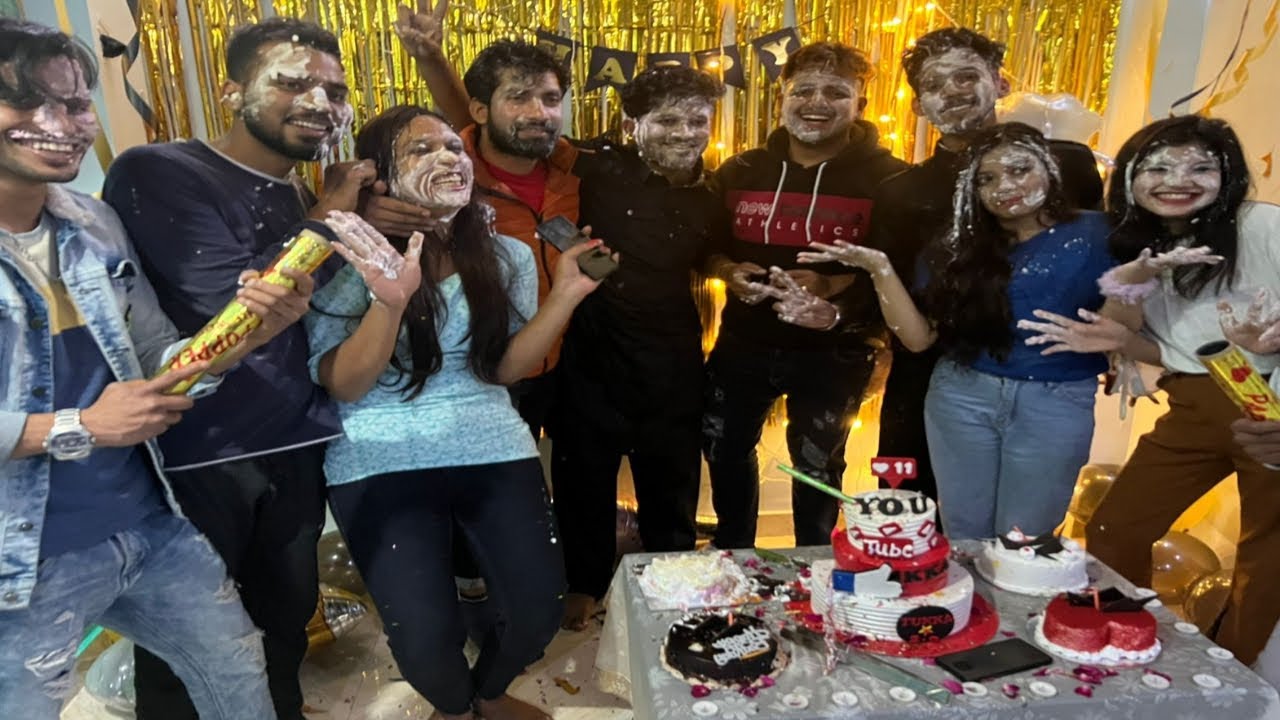 @ankurjatuskaran5702 @sujeetpandey99 @AjayDingraprankTV Or Team Tukka Ke Sath Birthday Celebration 🎉 🥰