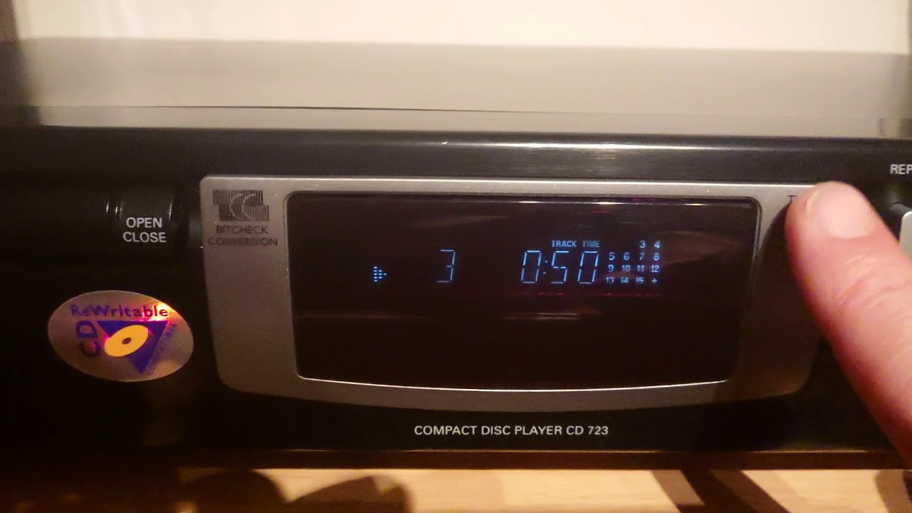 Philips CD 723 CD Player - Demo - No audio on this video