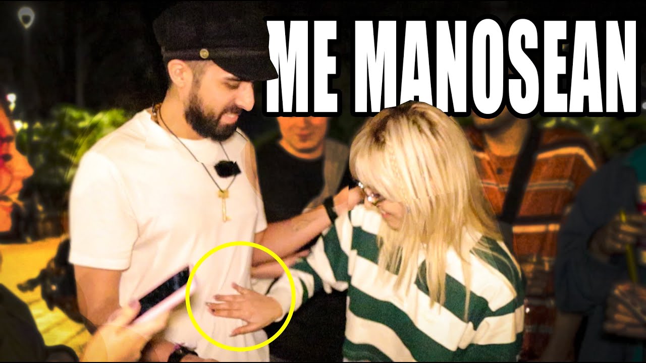 Mago haciendo TRUCOS de MAGIA con CARTAS en la CALLE