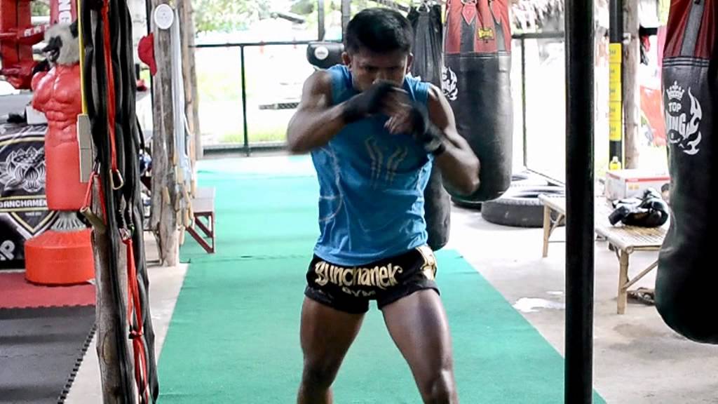 Muay Thai fighter Buakaw Banchamek - Shadow Boxing