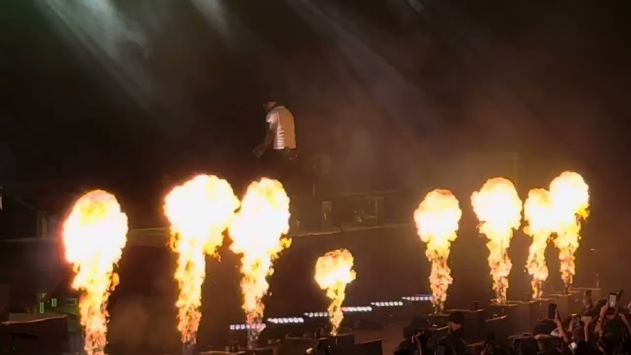 YEAT debuts new unreleased song &ldquo;LOVE LOVE IT&rdquo; at the Melbourne, Australia show