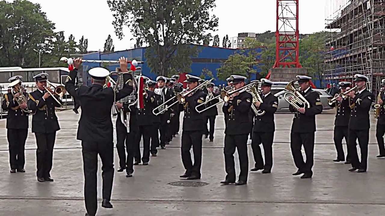 Orkiestra Marynarki Wojennej gra Yellow Submarine